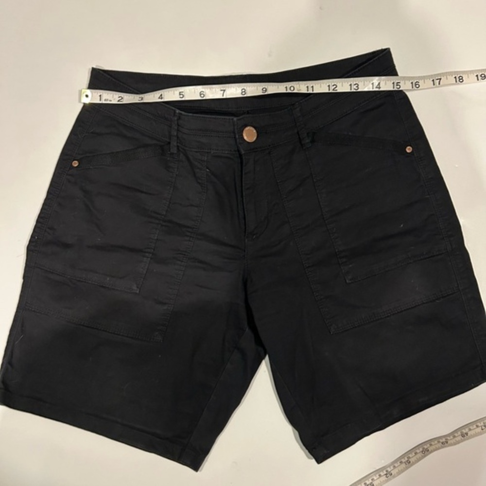 LEE WOMENS MIDRISE BLACK SHORTS SIZE 6 PETITE